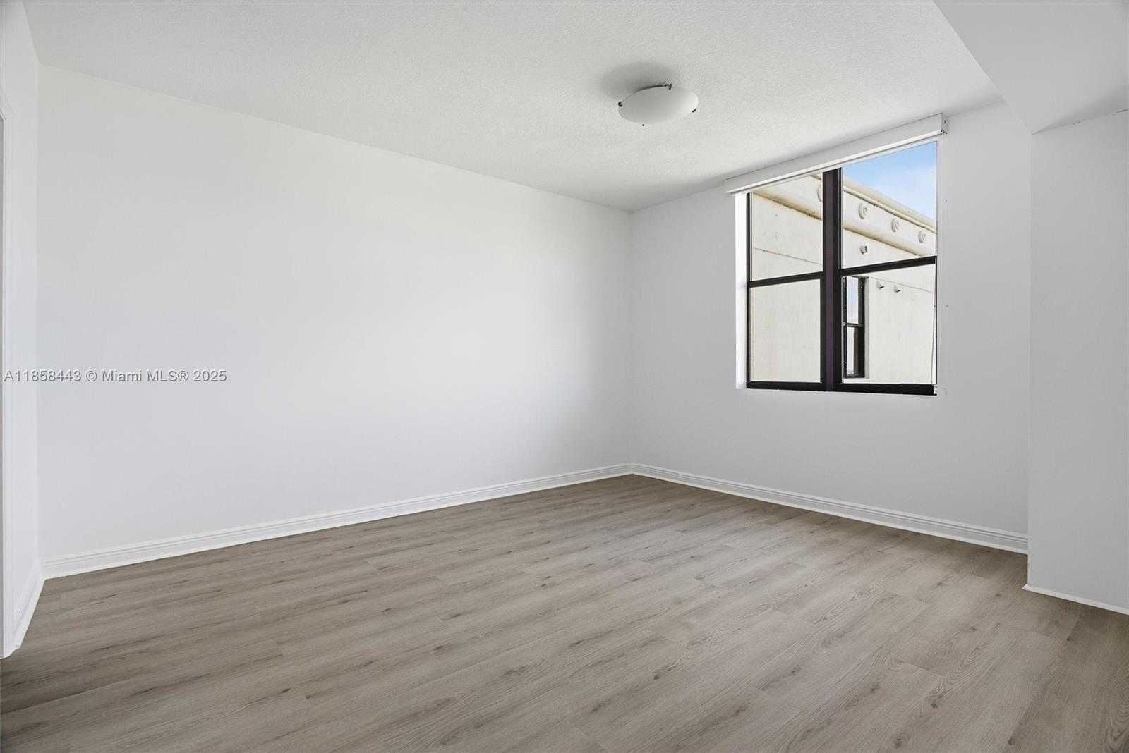 Small Image of 888 SOUTH DOUGLAS RD #PH13, Coral Gables Number 16