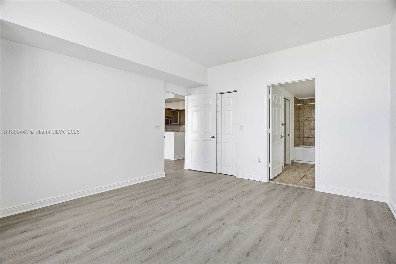 Small Image of 888 SOUTH DOUGLAS RD #PH13, Coral Gables Number 17