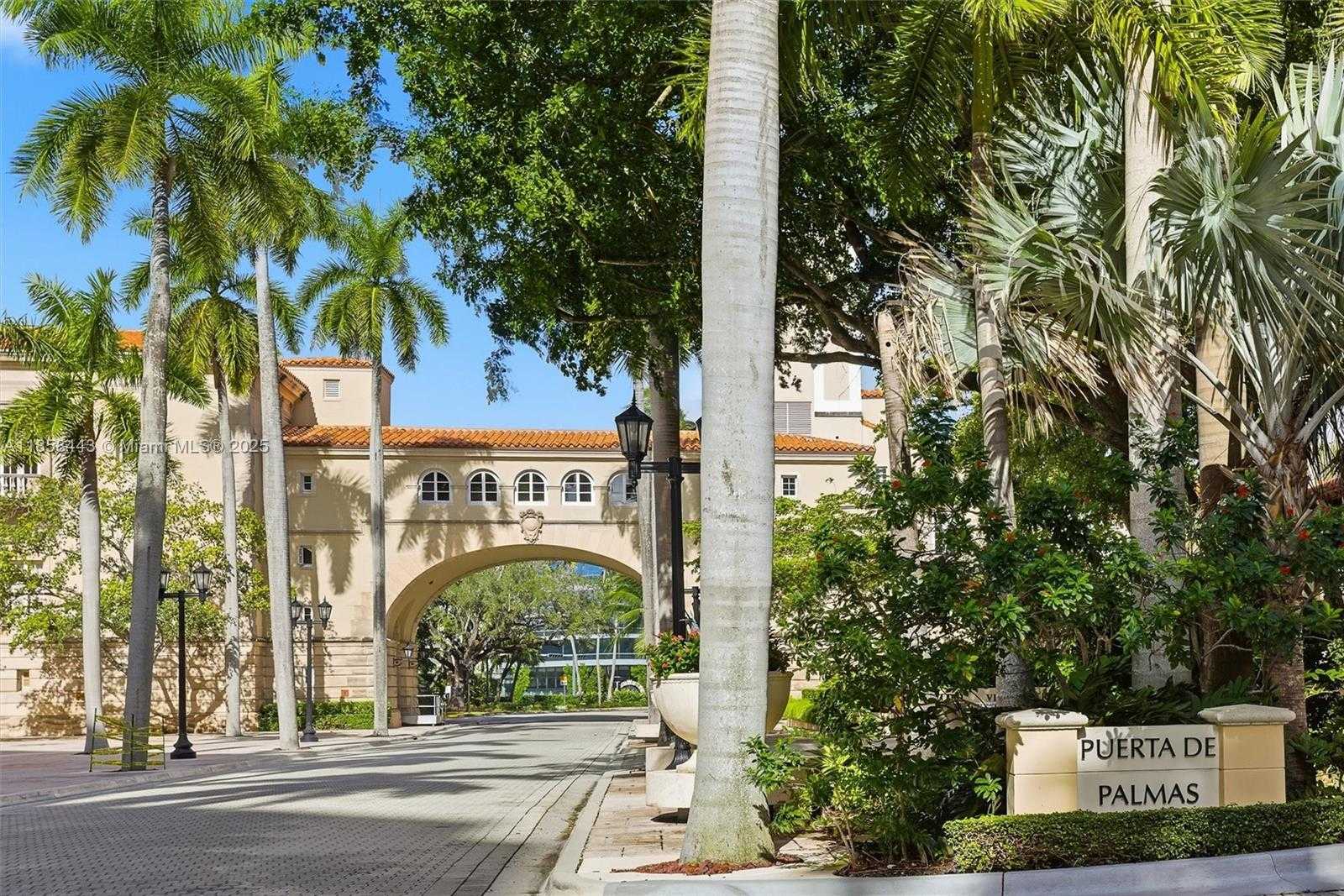 Small Image of 888 SOUTH DOUGLAS RD #PH13, Coral Gables Number 26