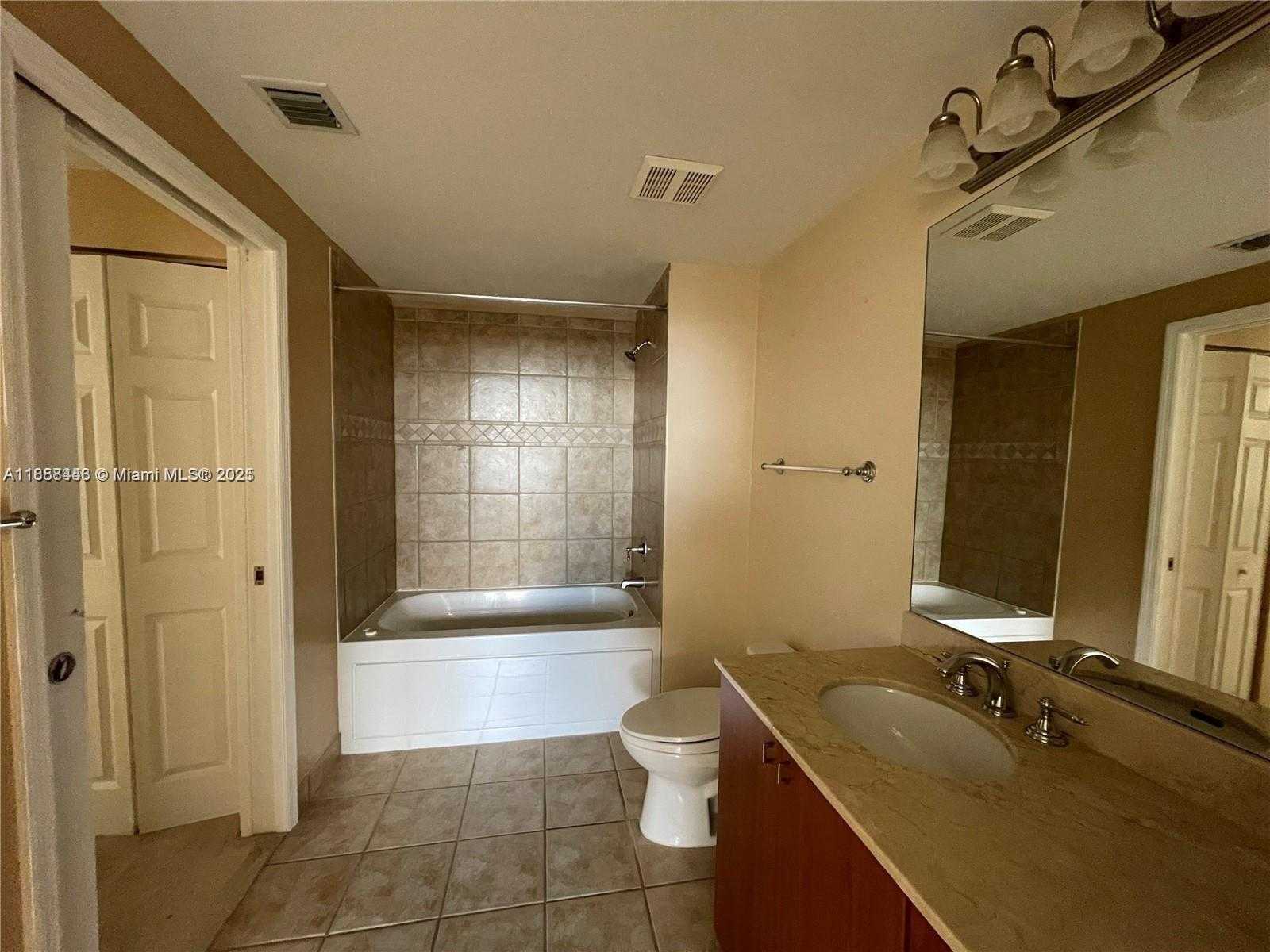 Small Image of 888 SOUTH DOUGLAS RD #PH13, Coral Gables Number 4