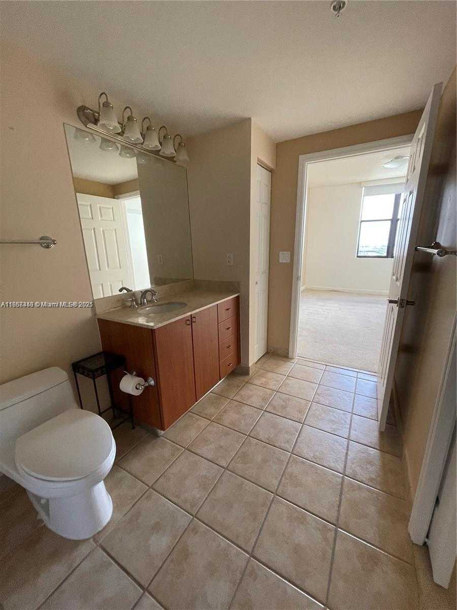 Small Image of 888 SOUTH DOUGLAS RD #PH13, Coral Gables Number 5