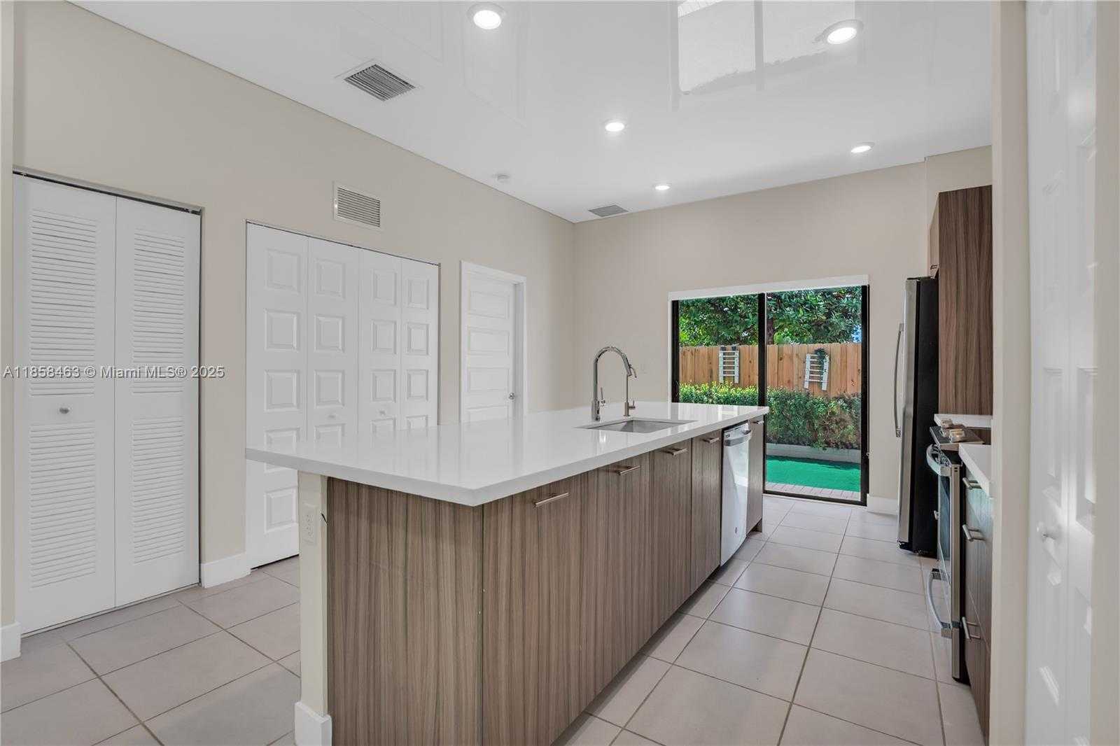Small Image of 8151 NORTH WEST 104TH AVE #7, Doral Number 10