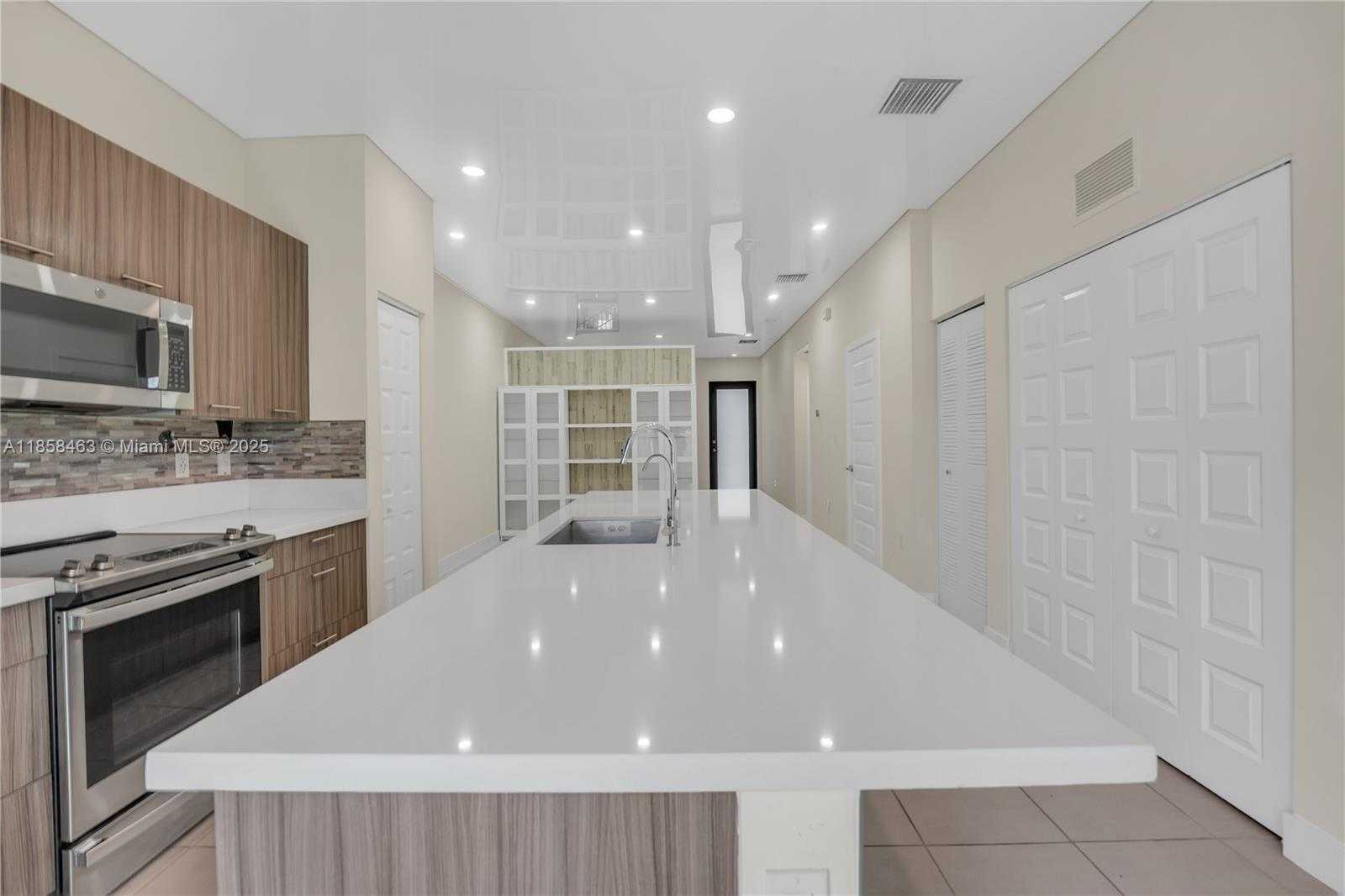 Small Image of 8151 NORTH WEST 104TH AVE #7, Doral Number 13