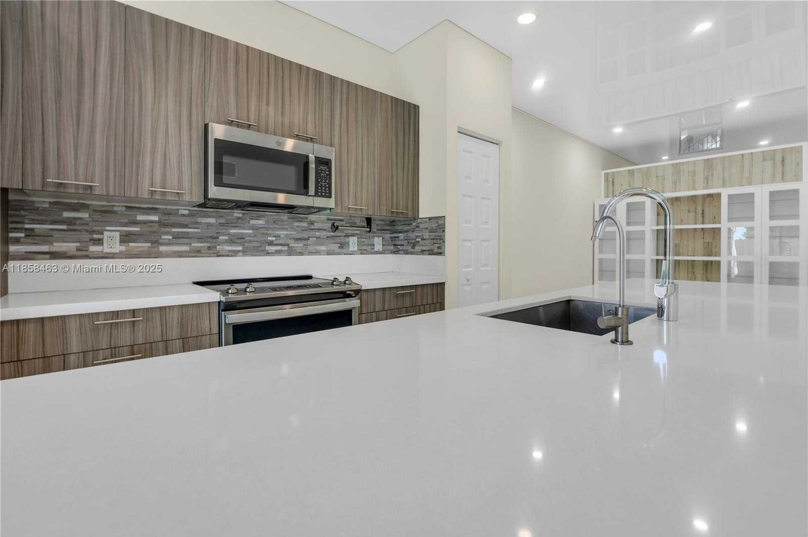 Small Image of 8151 NORTH WEST 104TH AVE #7, Doral Number 15