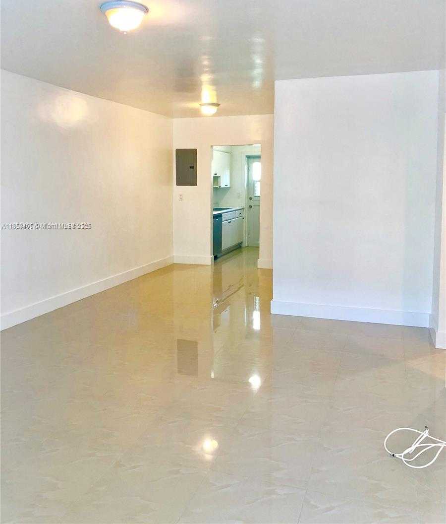 Small Image of 8227 CRESPI BLVD #3, Miami Beach Number 10