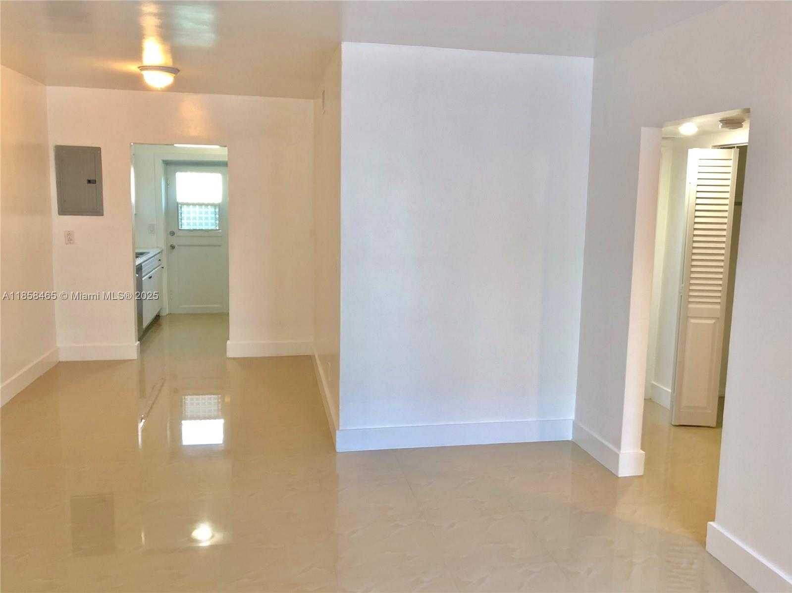 Small Image of 8227 CRESPI BLVD #3, Miami Beach Number 11