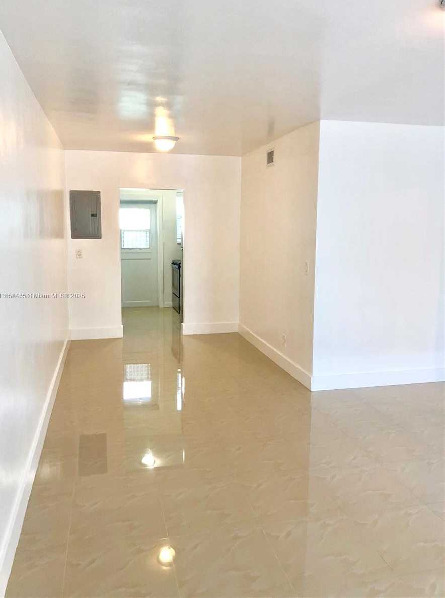 Small Image of 8227 CRESPI BLVD #3, Miami Beach Number 12