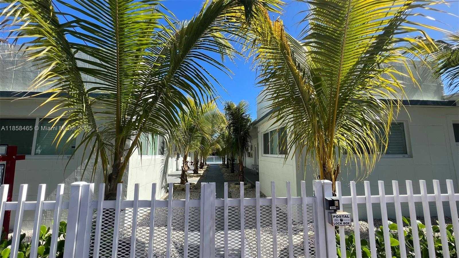 Small Image of 8227 CRESPI BLVD #3, Miami Beach Number 17
