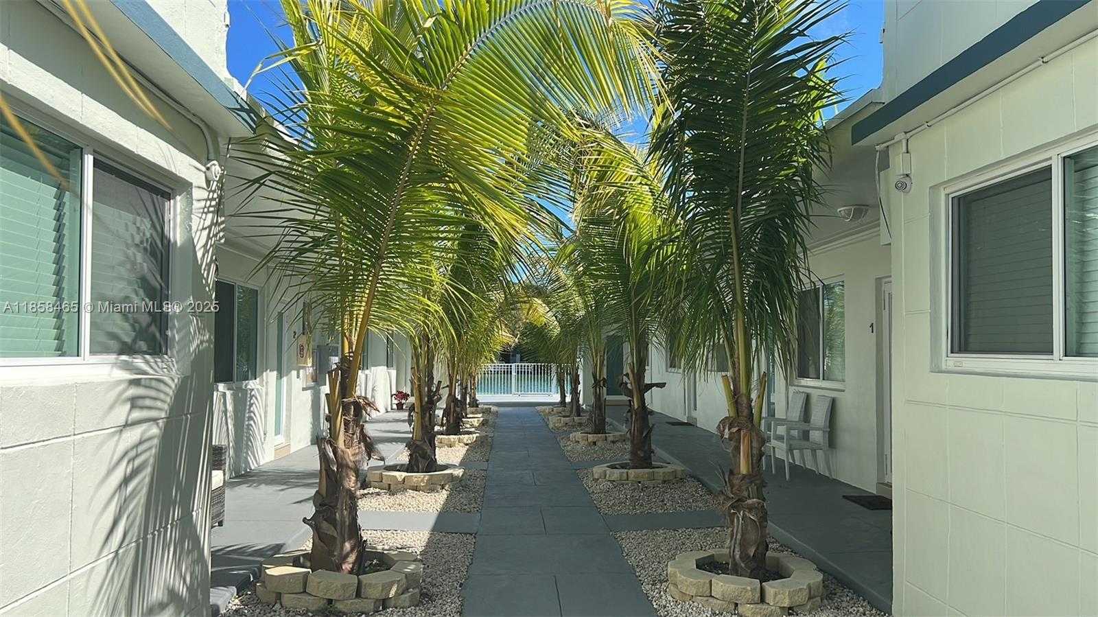 Small Image of 8227 CRESPI BLVD #3, Miami Beach Number 18