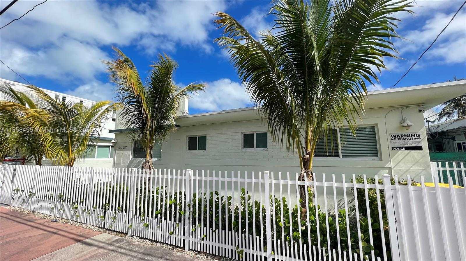 Small Image of 8227 CRESPI BLVD #3, Miami Beach Number 19