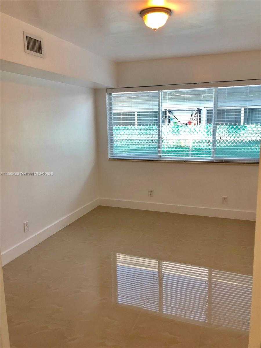 Small Image of 8227 CRESPI BLVD #3, Miami Beach Number 2