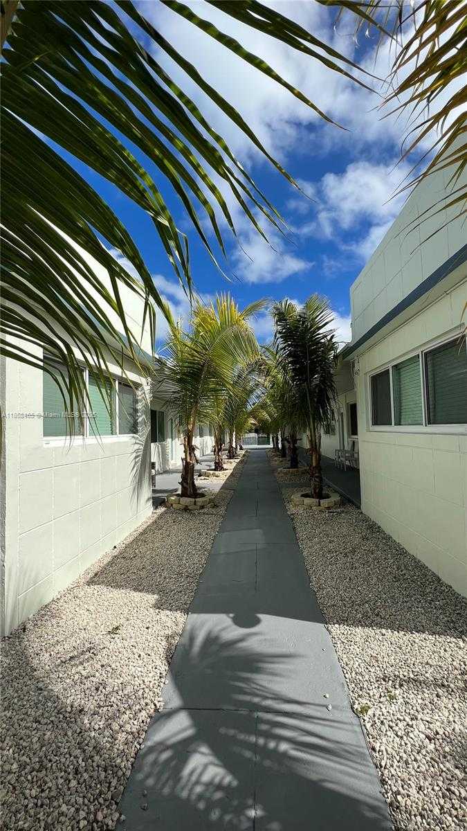 Small Image of 8227 CRESPI BLVD #3, Miami Beach Number 22