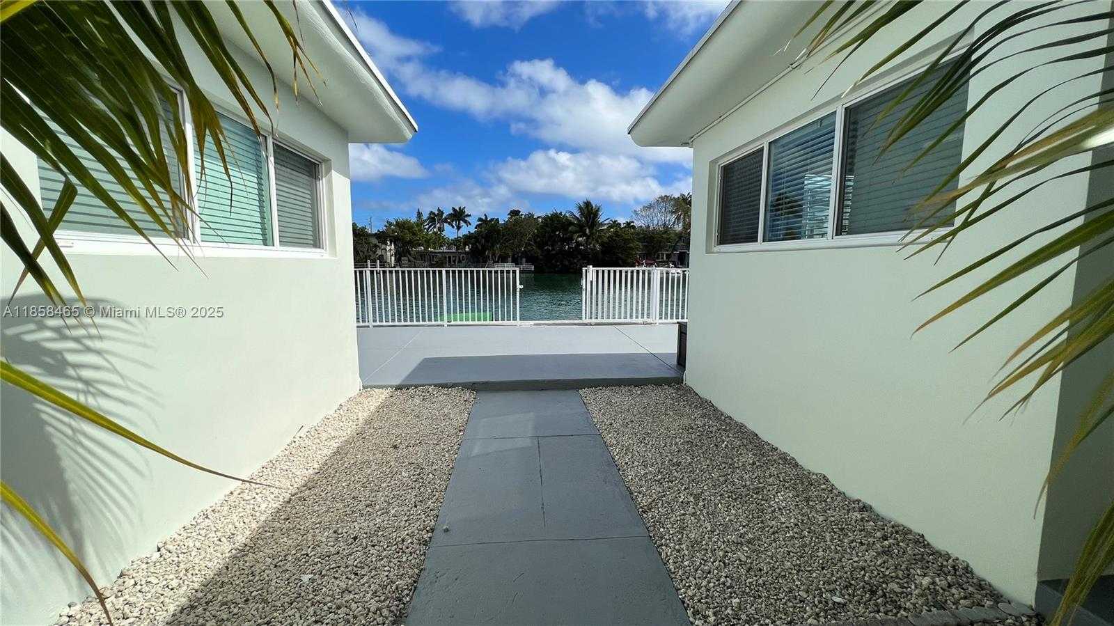 Small Image of 8227 CRESPI BLVD #3, Miami Beach Number 23