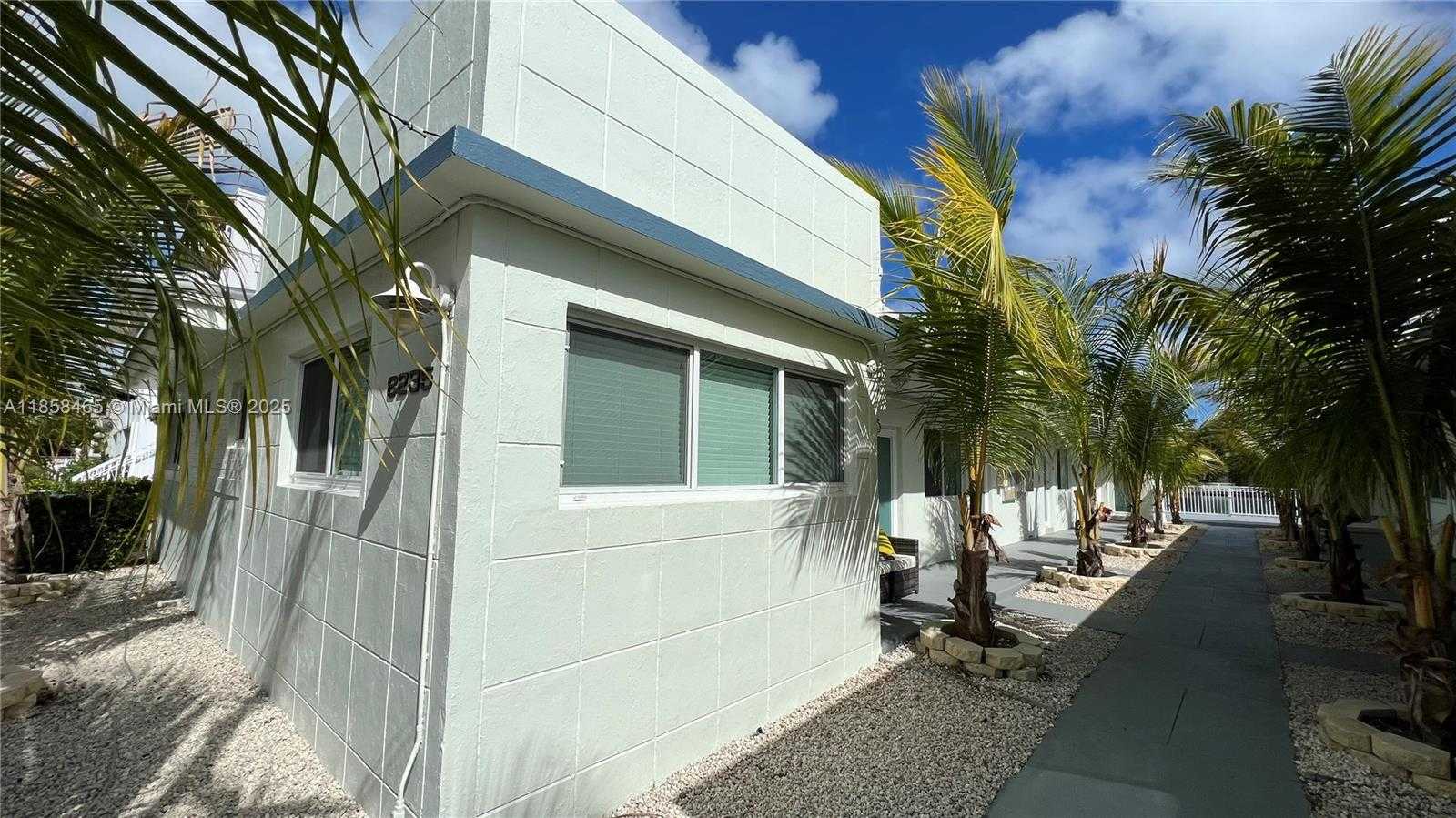 Small Image of 8227 CRESPI BLVD #3, Miami Beach Number 24