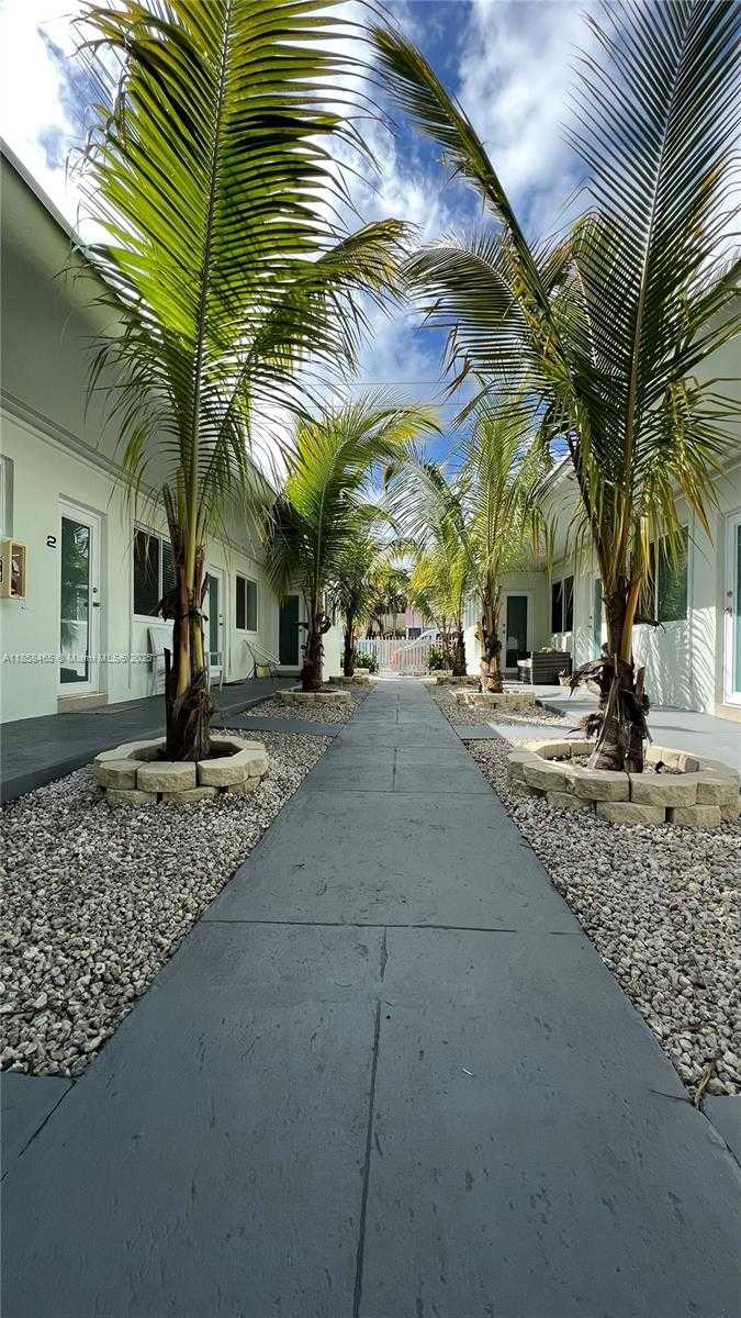 Small Image of 8227 CRESPI BLVD #3, Miami Beach Number 26