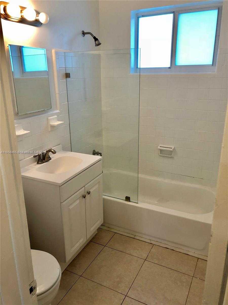 Small Image of 8227 CRESPI BLVD #3, Miami Beach Number 7