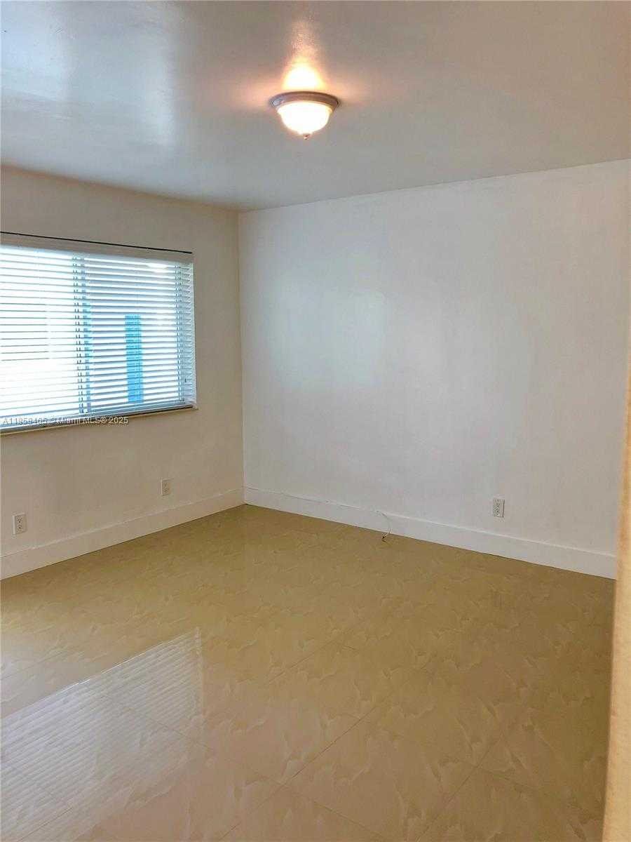 Small Image of 8227 CRESPI BLVD #3, Miami Beach Number 9