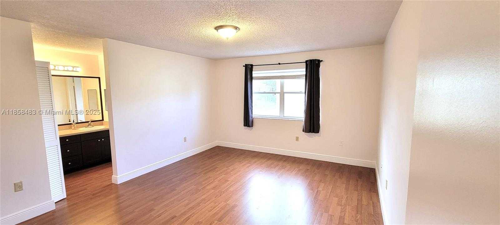 Small Image of 11755 SOUTH WEST 102ND ST, Miami Number 13