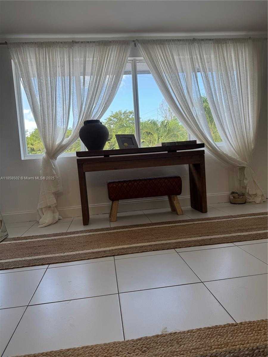 Imagen de Pequeño Objeto