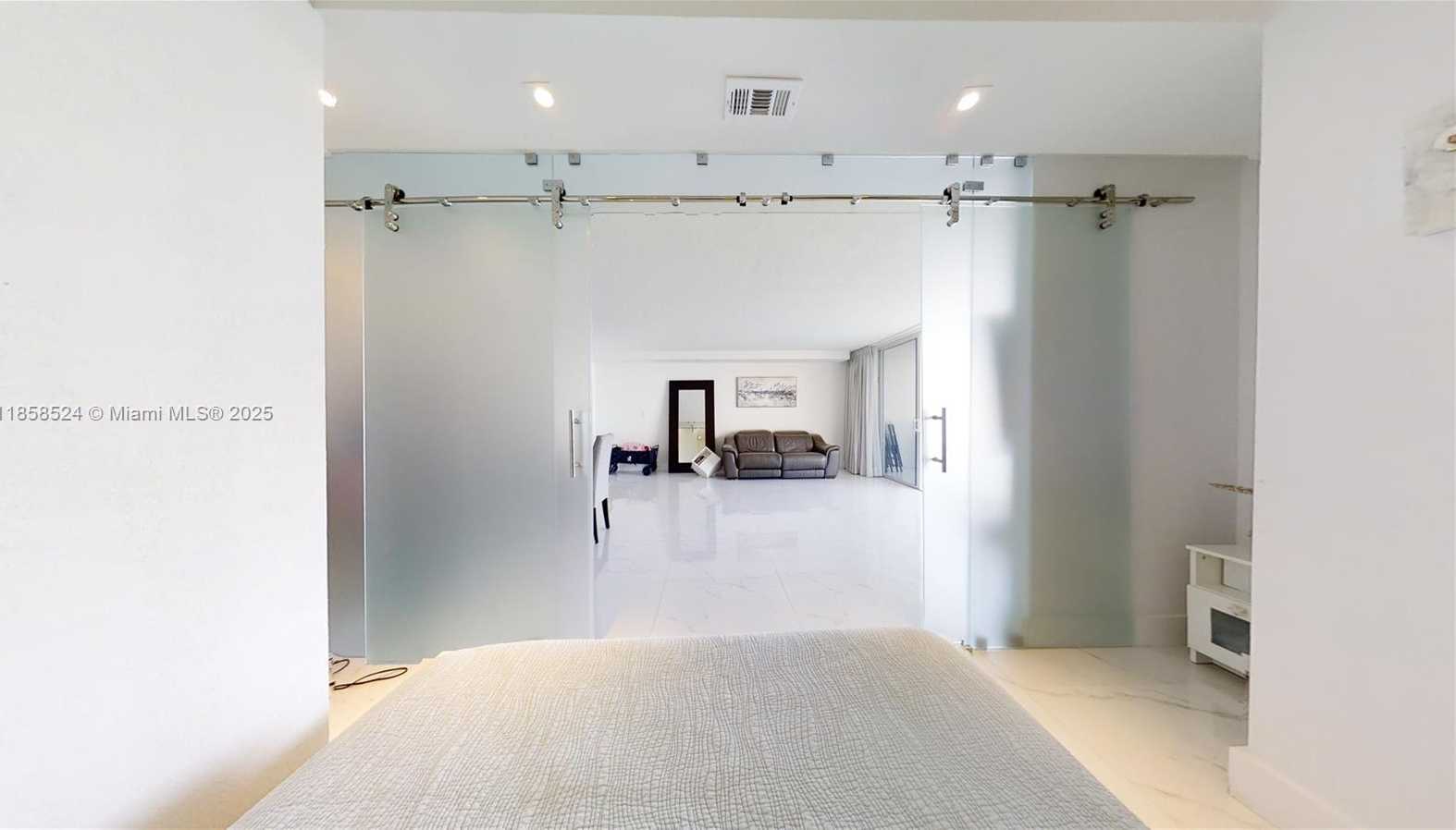 Small Image of 6770 INDIAN CREEK DR #4J, Miami Beach Number 17