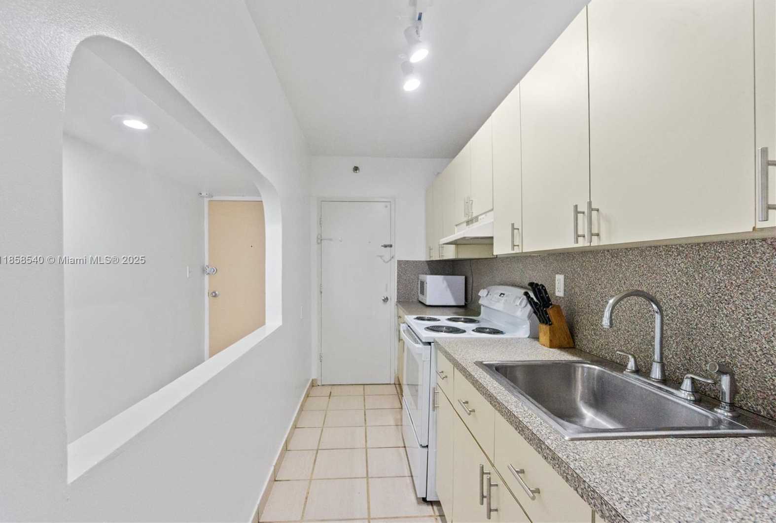 Small Image of 100 LINCOLN RD #734, Miami Beach Number 7