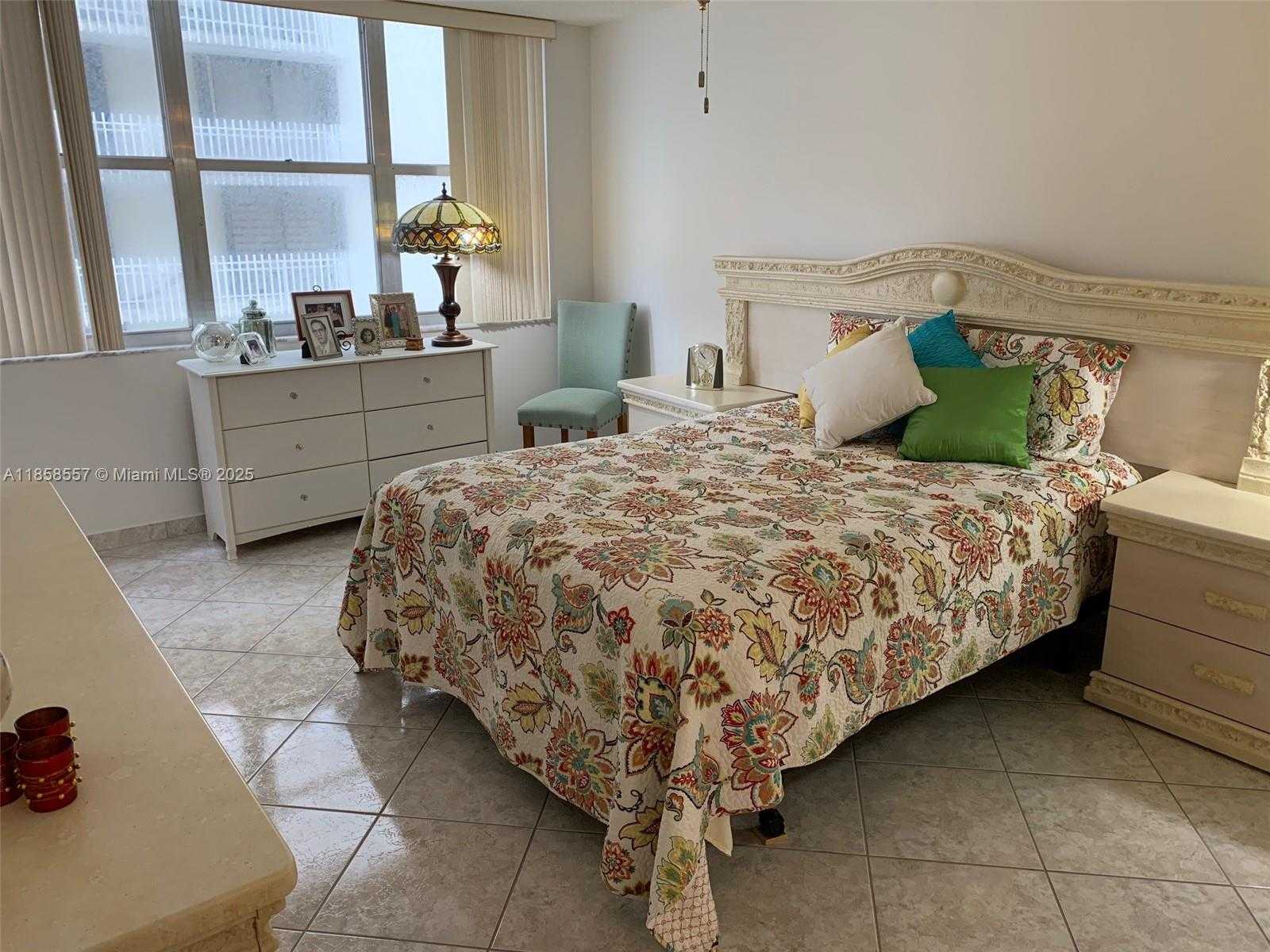 Small Image of 6039 COLLINS AVE #505, Miami Beach Number 11