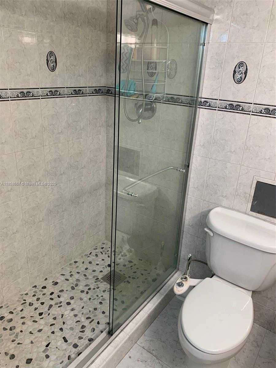 Small Image of 6039 COLLINS AVE #505, Miami Beach Number 13