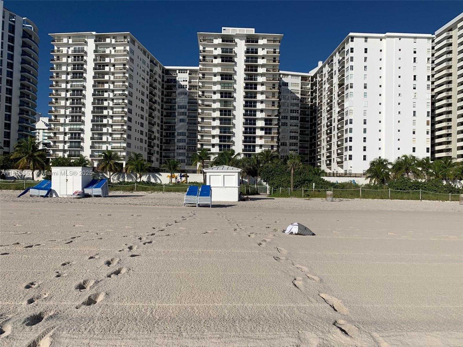 Small Image of 6039 COLLINS AVE #505, Miami Beach Number 2
