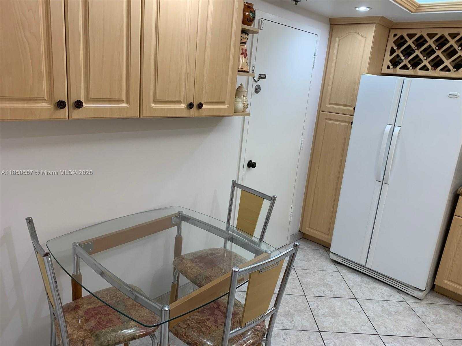 Small Image of 6039 COLLINS AVE #505, Miami Beach Number 4