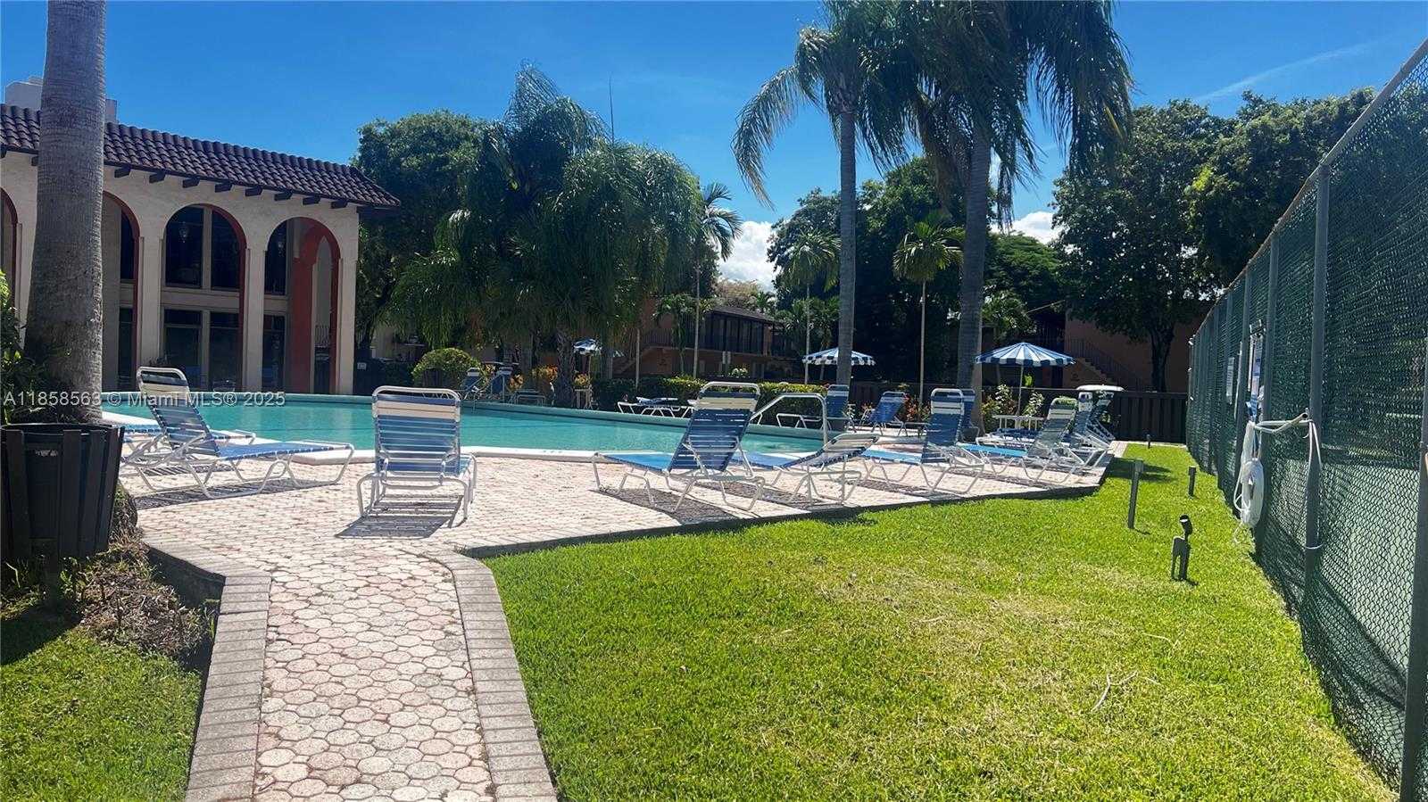 Small Image of 10740 NORTH KENDALL DR #L13, Miami Number 11