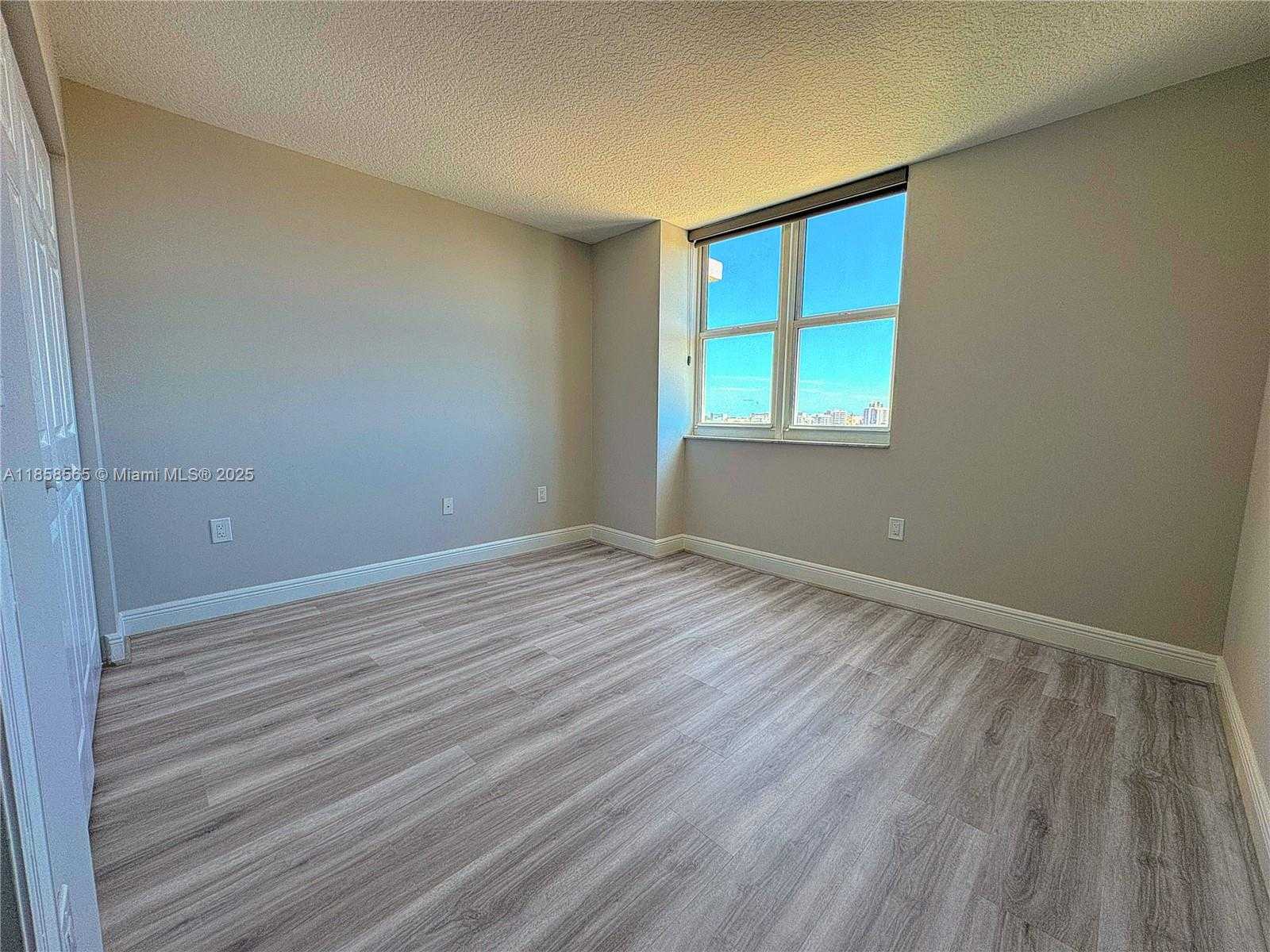 Small Image of 3000 SOUTH CORAL WAY #816, Miami Number 7