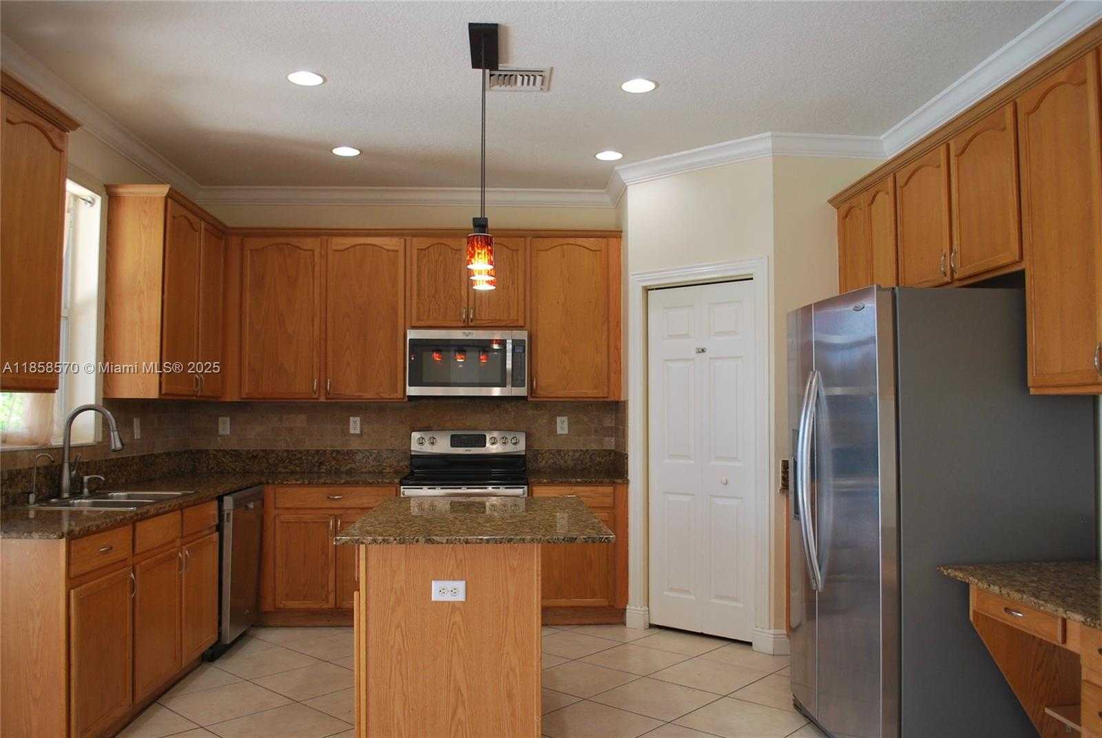 Small Image of 19333 STONEBROOK ST, Weston Number 15
