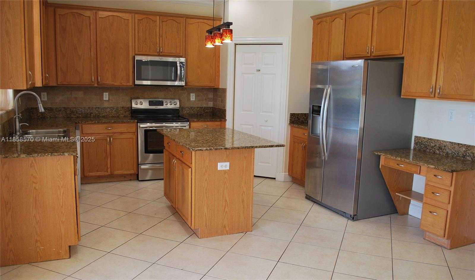 Small Image of 19333 STONEBROOK ST, Weston Number 16