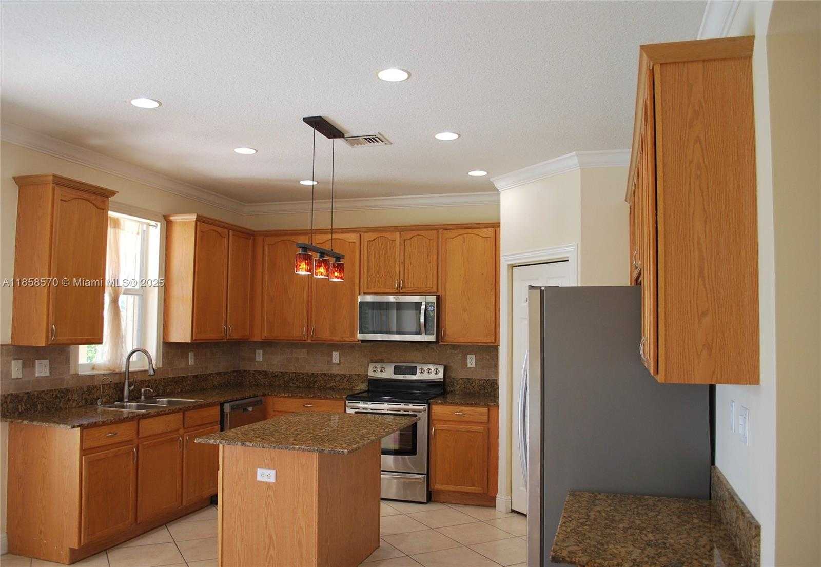 Small Image of 19333 STONEBROOK ST, Weston Number 17