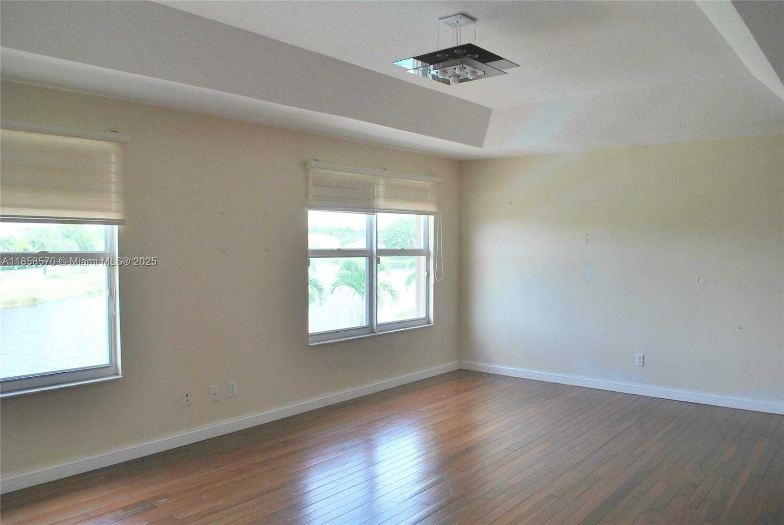 Small Image of 19333 STONEBROOK ST, Weston Number 23