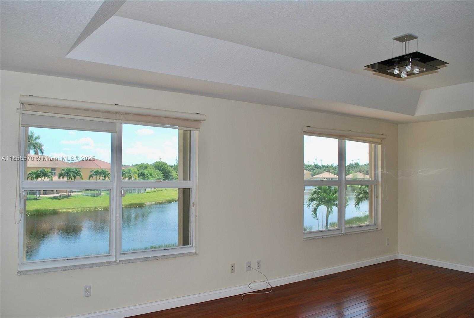 Small Image of 19333 STONEBROOK ST, Weston Number 25