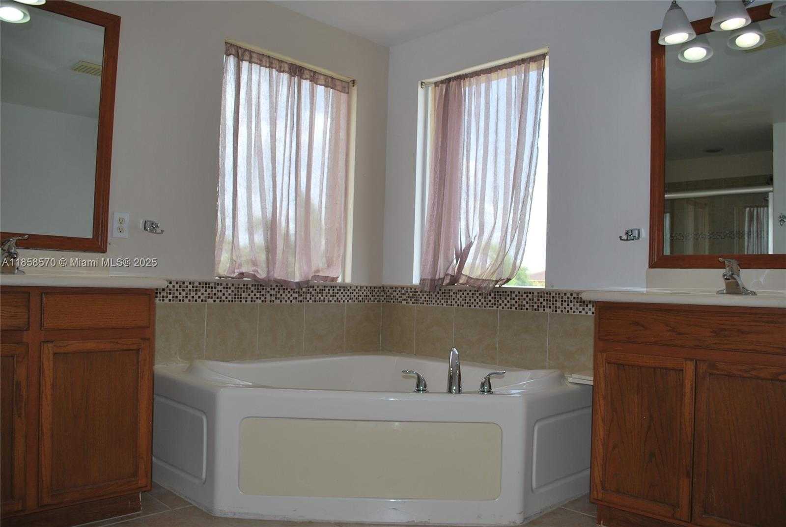 Small Image of 19333 STONEBROOK ST, Weston Number 26