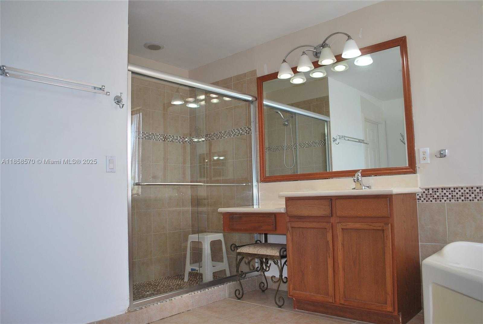 Small Image of 19333 STONEBROOK ST, Weston Number 27