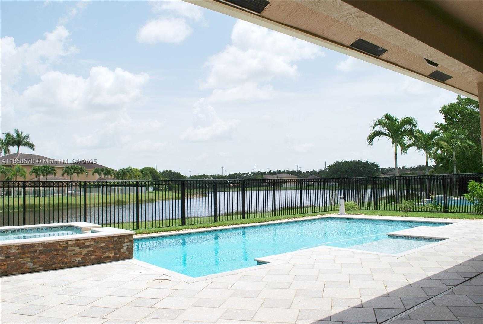 Small Image of 19333 STONEBROOK ST, Weston Number 3