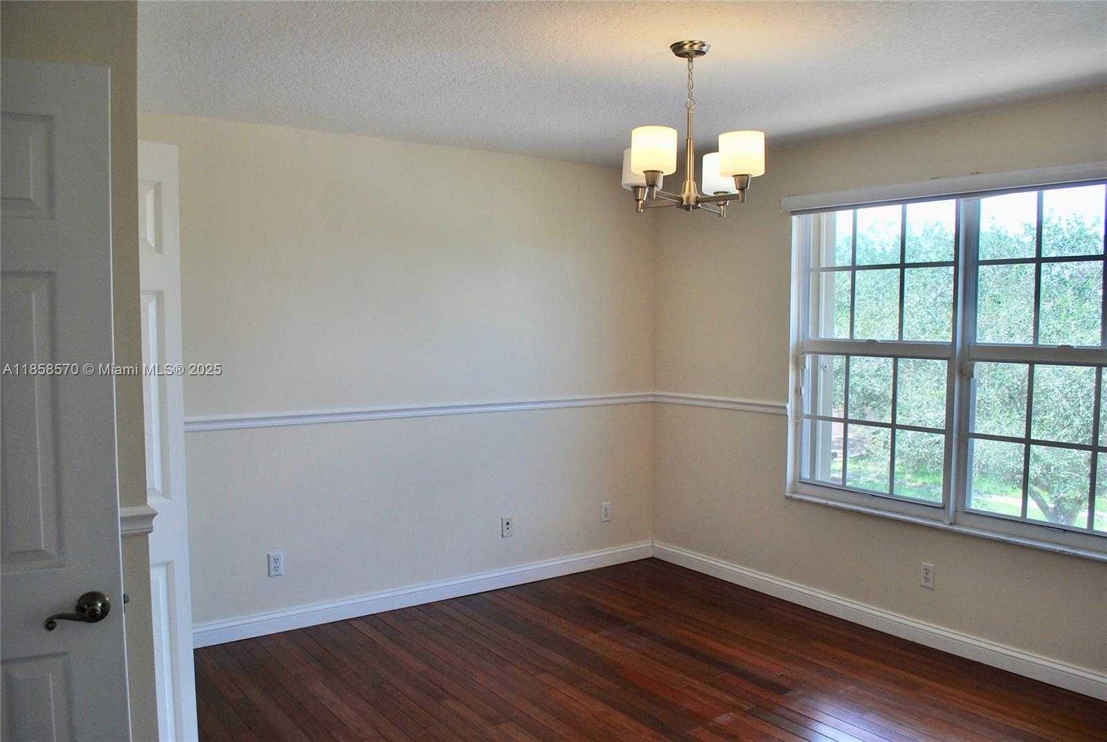 Small Image of 19333 STONEBROOK ST, Weston Number 31