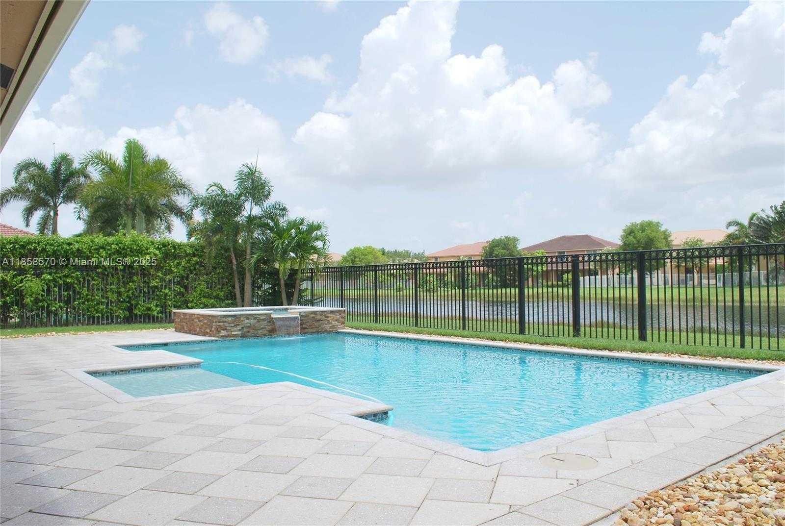 Small Image of 19333 STONEBROOK ST, Weston Number 4
