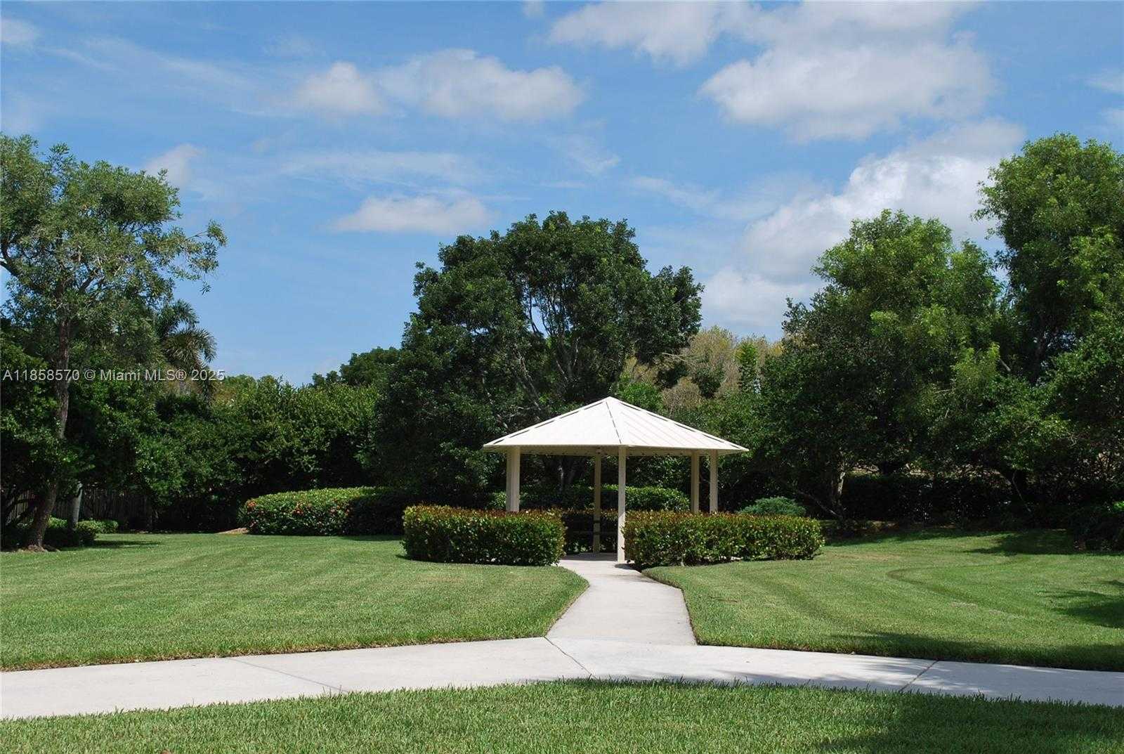 Small Image of 19333 STONEBROOK ST, Weston Number 43