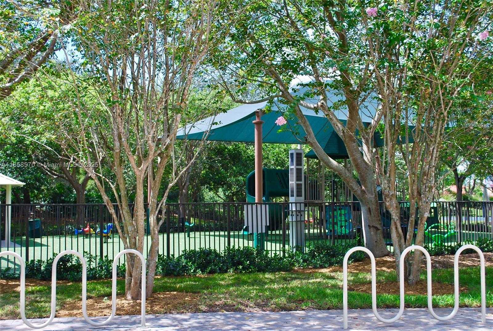 Small Image of 19333 STONEBROOK ST, Weston Number 44