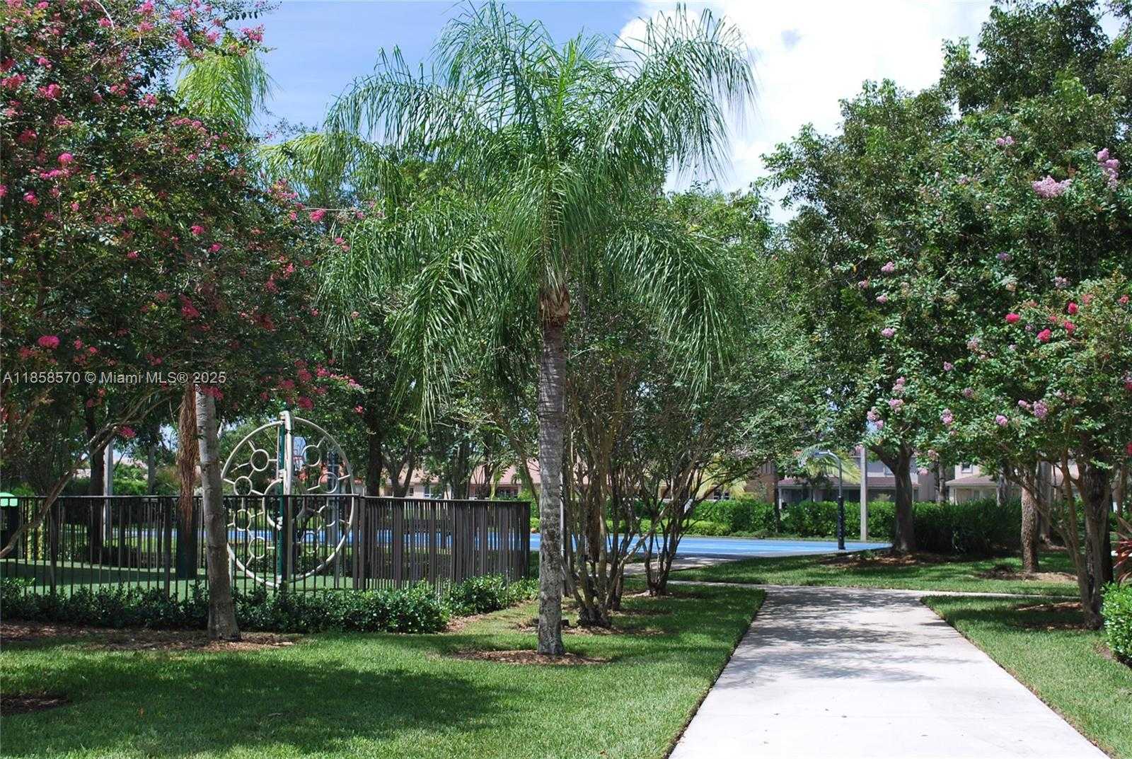 Small Image of 19333 STONEBROOK ST, Weston Number 46