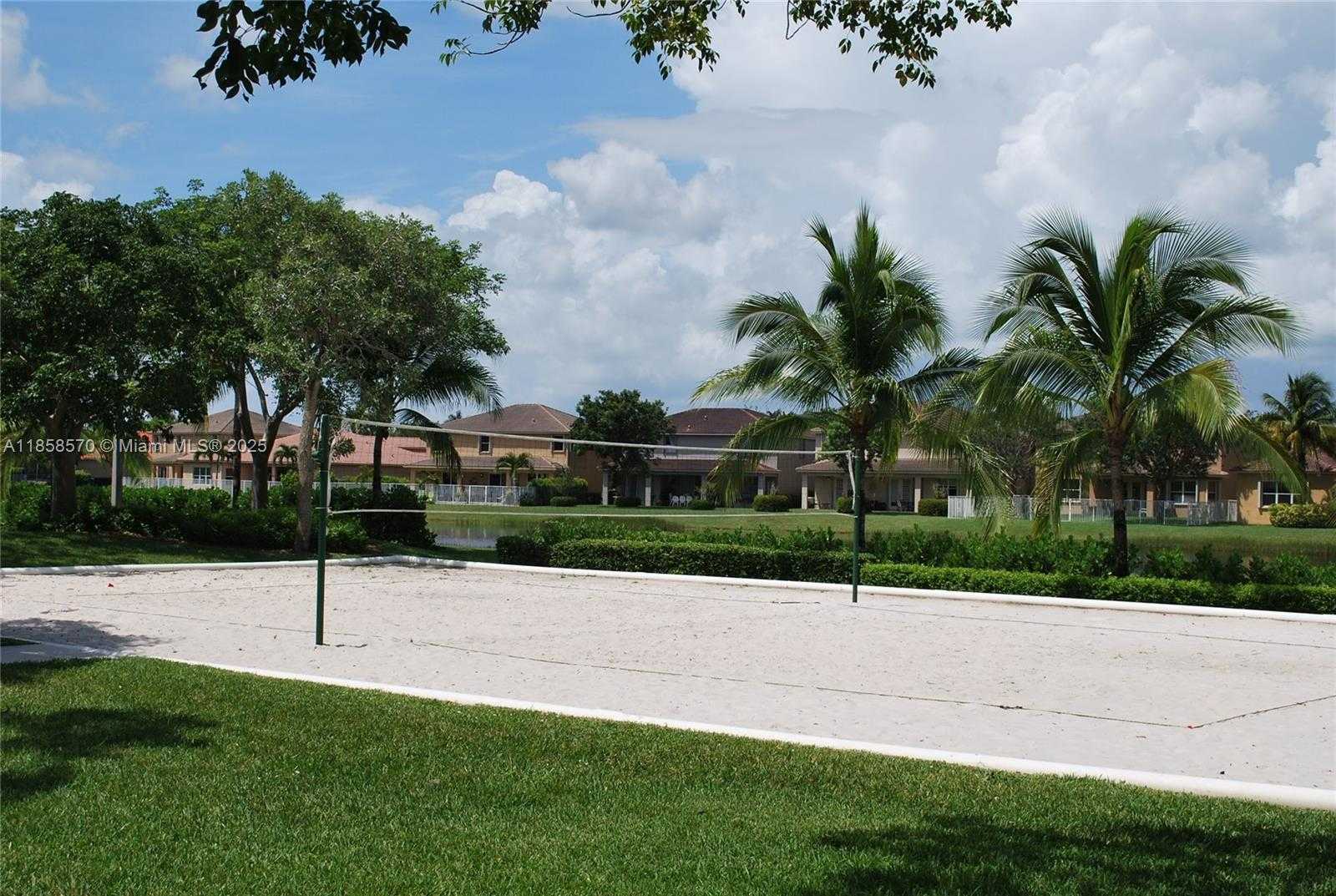 Small Image of 19333 STONEBROOK ST, Weston Number 47
