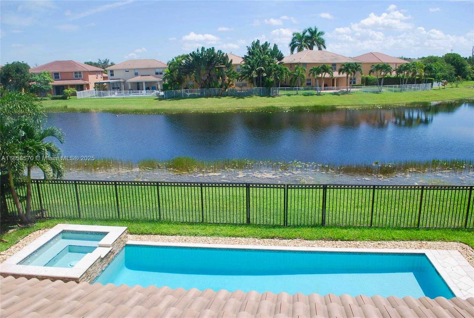 Small Image of 19333 STONEBROOK ST, Weston Number 5
