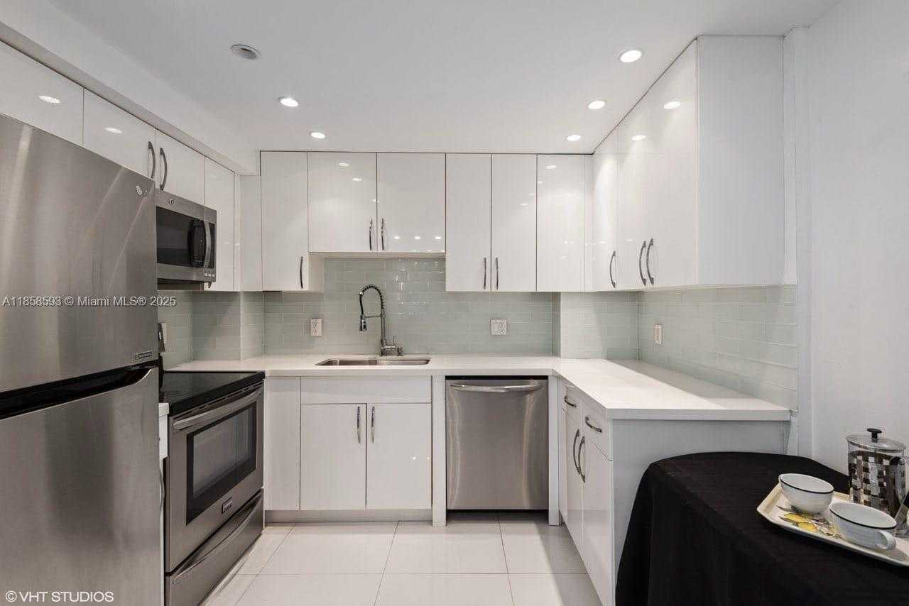 Small Image of 1950 SOUTH OCEAN DR #7G, Hallandale Beach Number 2