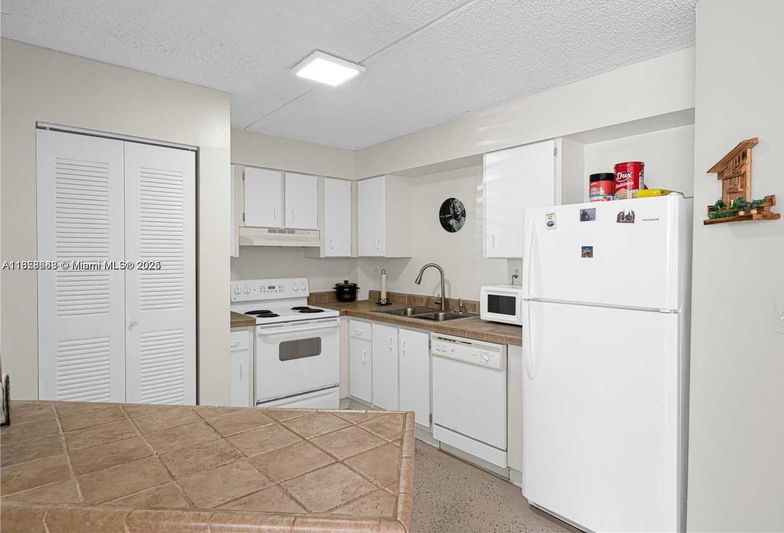 Small Image of 6195 NORTH WEST 186TH ST #115, Hialeah Number 3