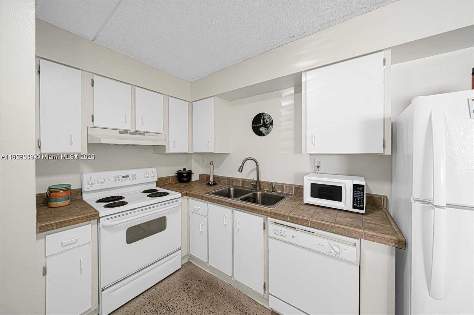 Small Image of 6195 NORTH WEST 186TH ST #115, Hialeah Number 4