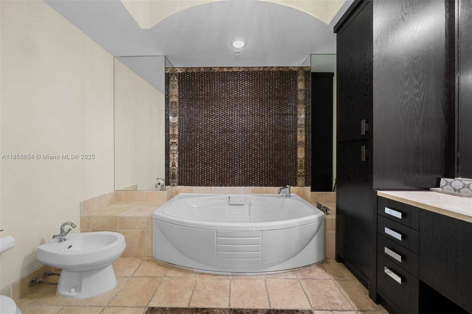 Small Image of 18201 COLLINS AVE #4306, Sunny Isles Beach Number 24